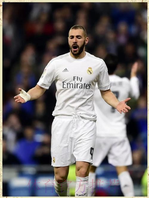 记者：本泽马比赛负荷过载 赛前已计划只踢半场